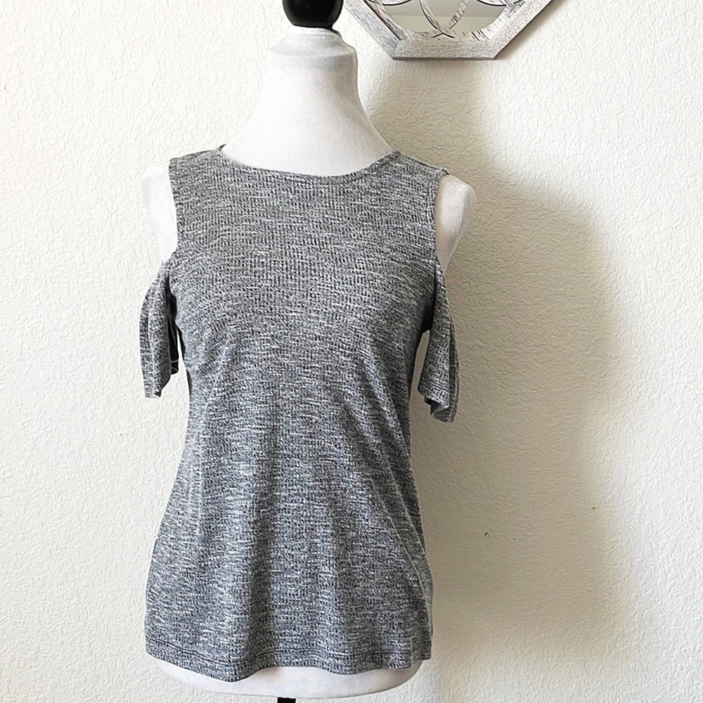Jones New York • Gray Marled Knit Cold Shoulder Short Sleeve Top